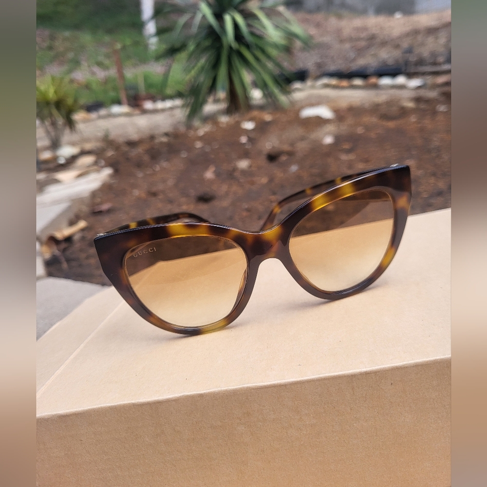 Gucci Tortoiseshell Cat eye sunglasses